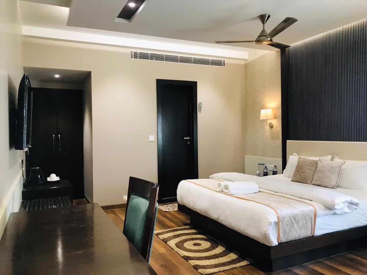 Hotel Royal Livin Varanasi Exterior photo